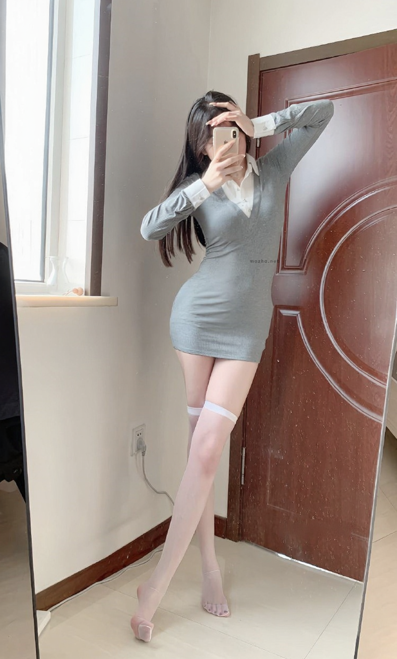 琳什么琳 – 情趣裙白丝足【30P】